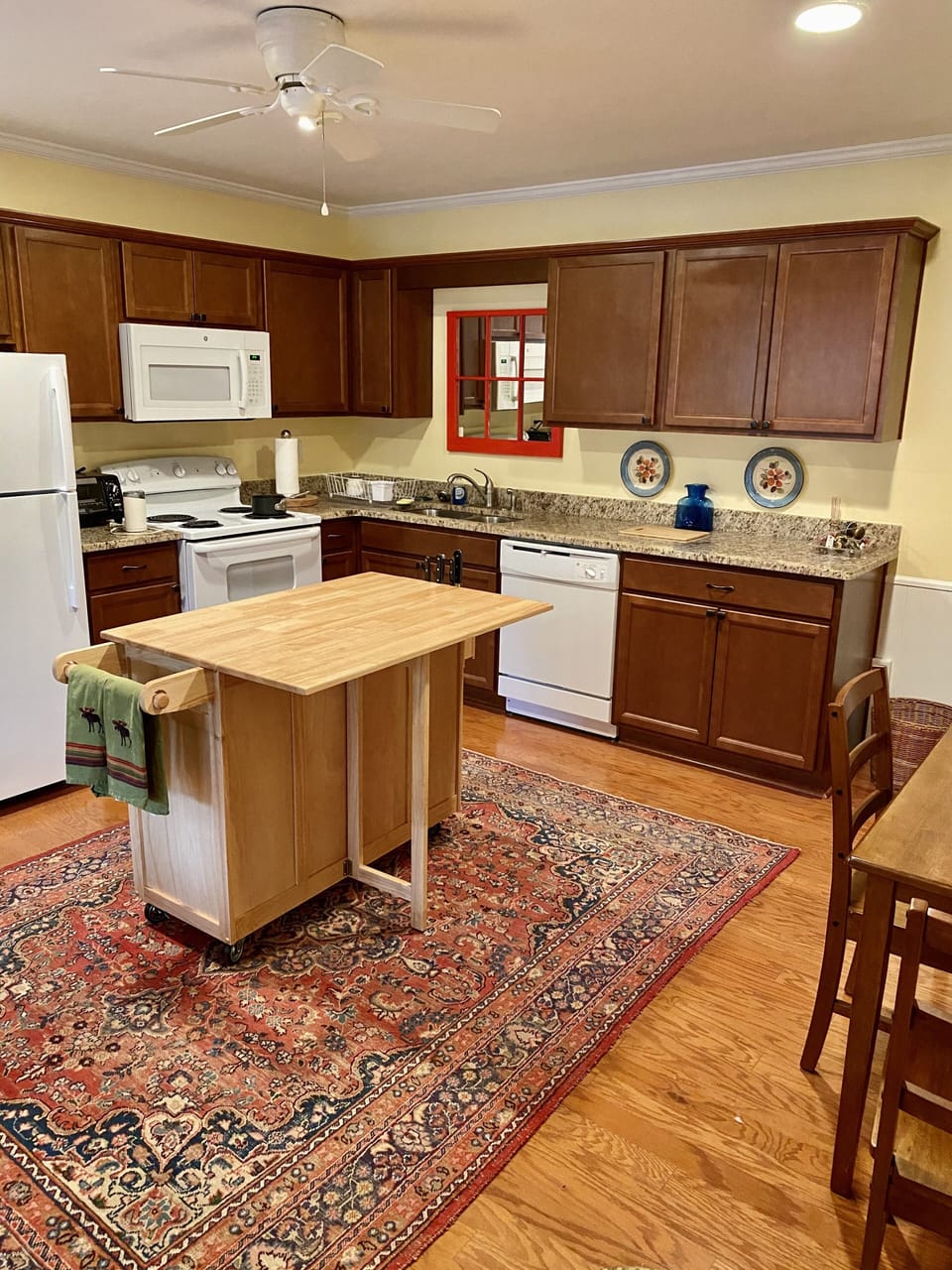 Full kitchen