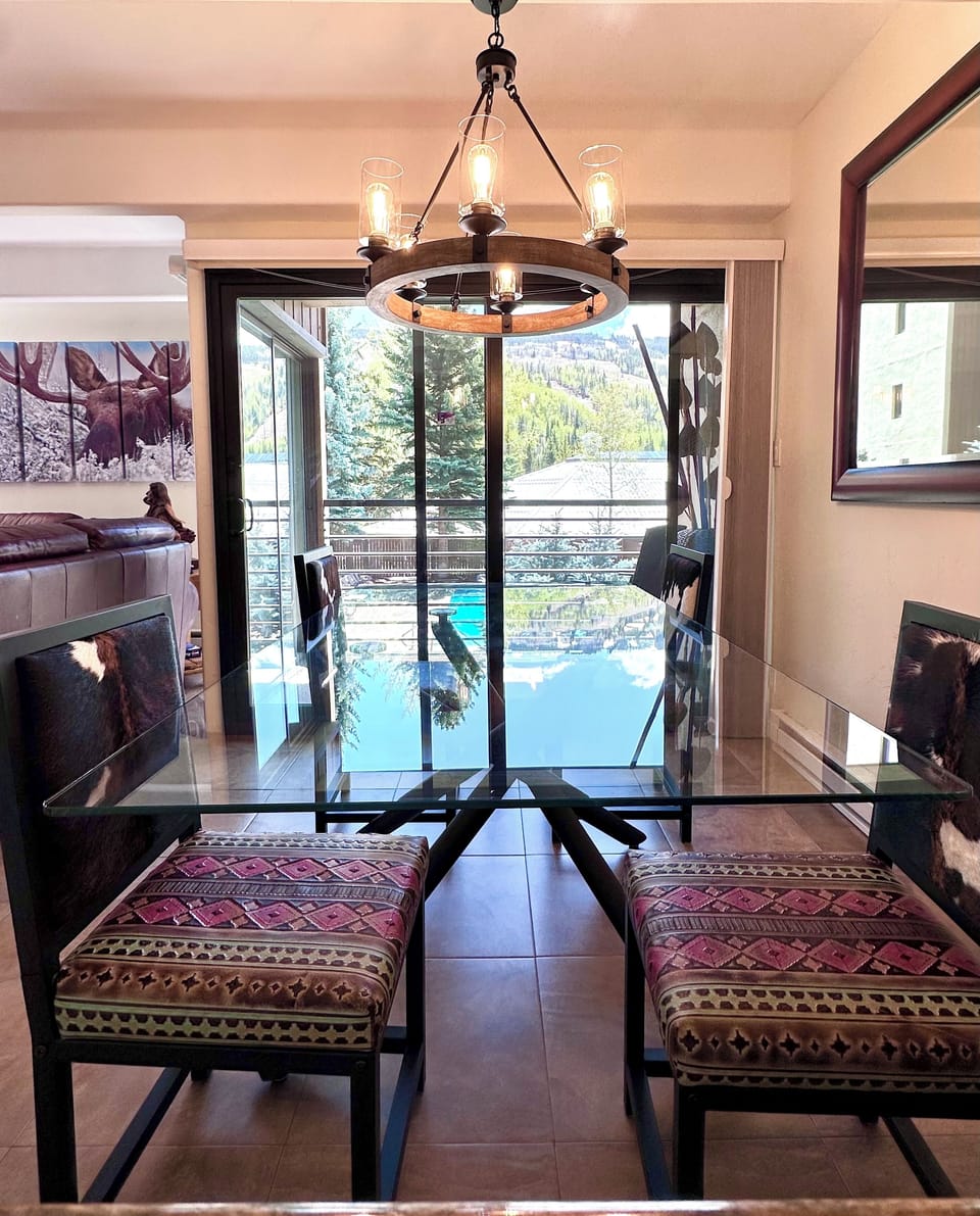 Dining seating for four