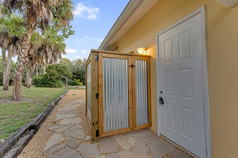 Private Hot & Cold Outdoor Shower