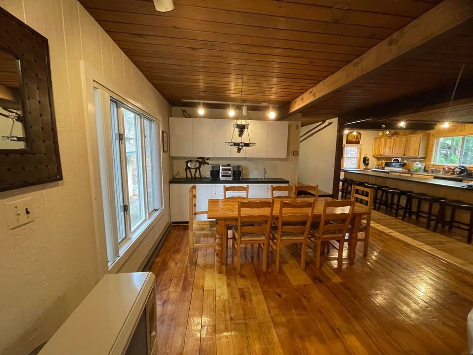 Dining area seating for 8.