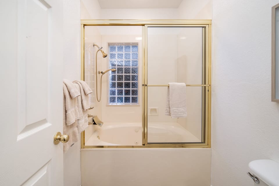 Master Bathroom - Jetted Tub
