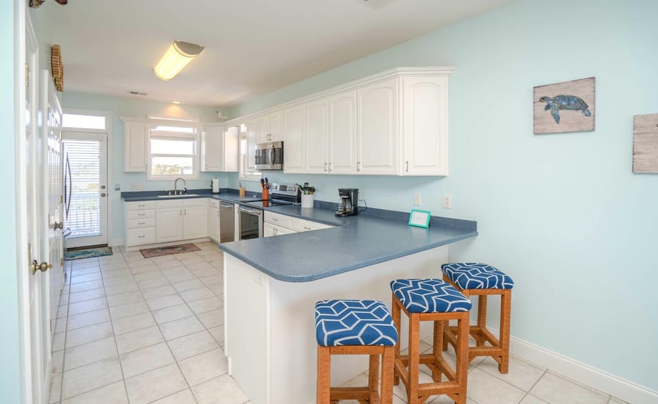 Fully stocked Kitchen w/ bar stools.  W&D located in kitchen.  
