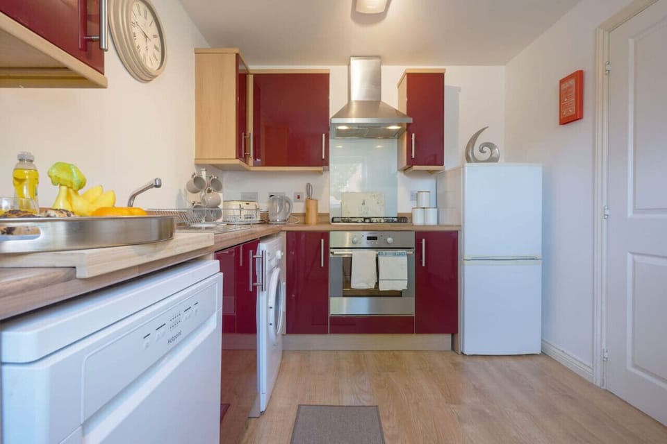A fully equipped kitchen with everything you need to cook a home-cooked meal.