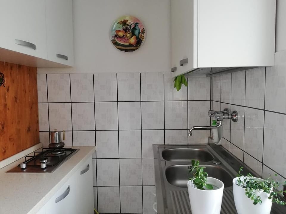 Un piccolo cucinino per grandi colazioni, pranzi e cene.