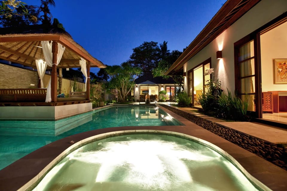 Villa Seriska Satu, Sanur at night