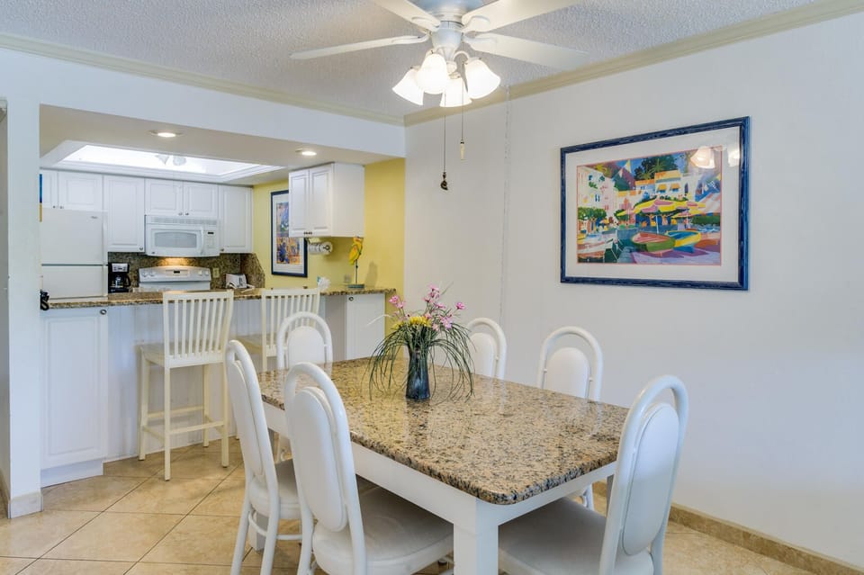 Dining area for 6 people