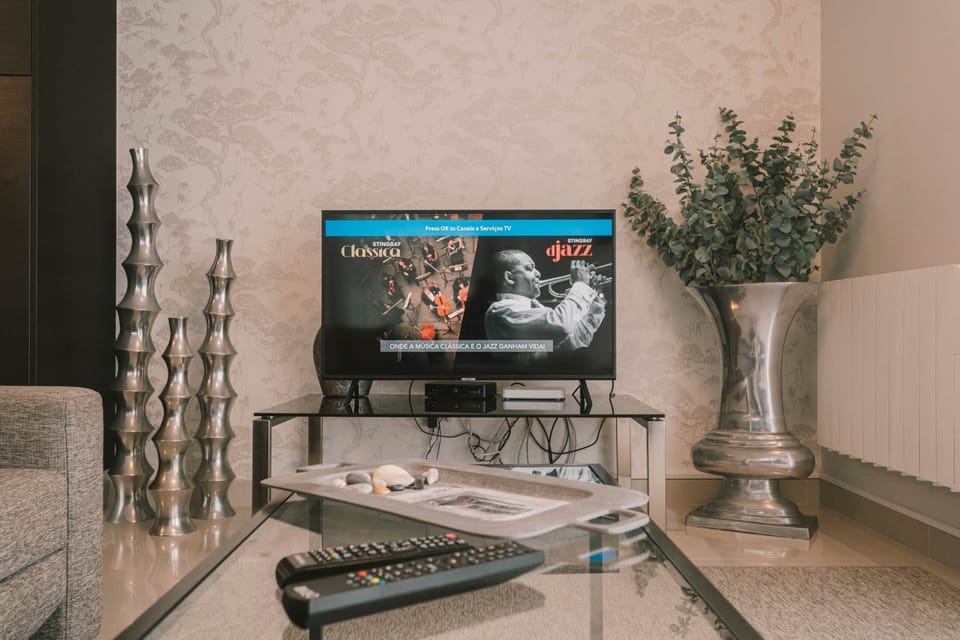 Bica 1 Media set with Netflix/Spotify