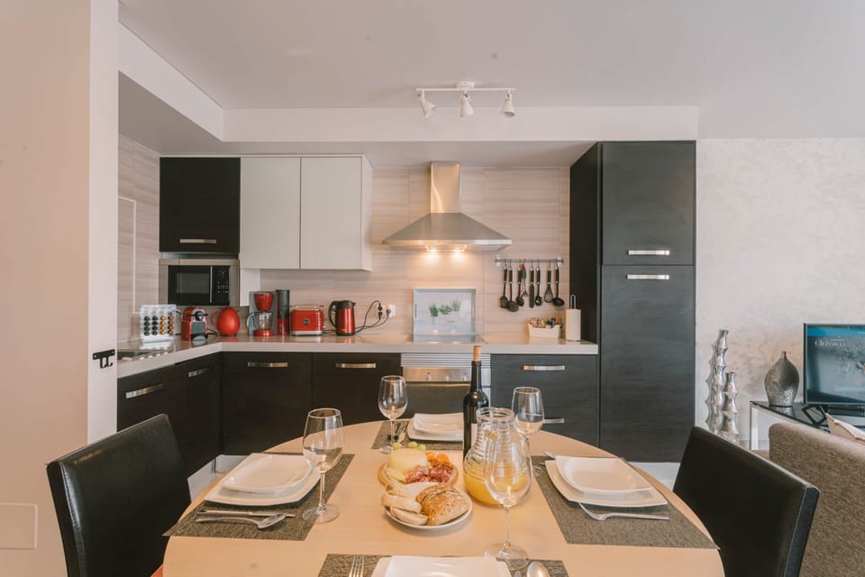 Bica 1 Dining table/front view kitchen