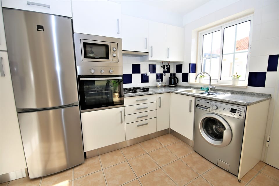 Fully fitted kitchen
