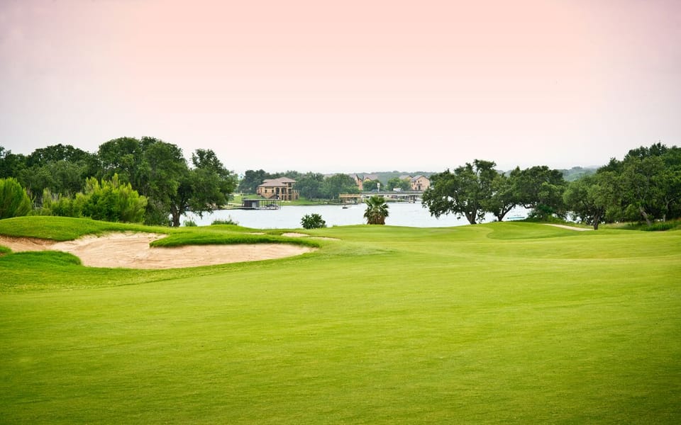 2 Golf Courses 10 min Away