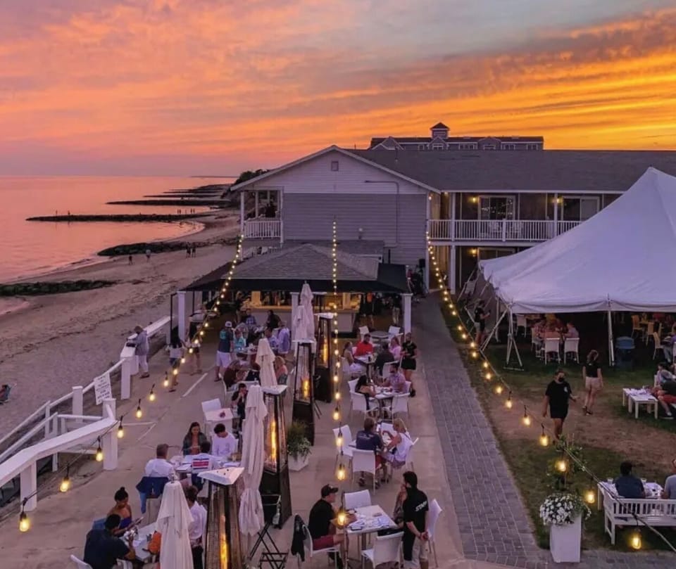 Short walk to The Ocean House, beach bar & fine dining.