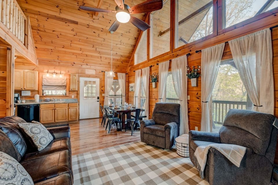 Vaulted ceilings + cozy seating + big-screen TV 📺🛋️✨