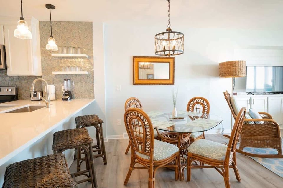 Countertop Seating For Three