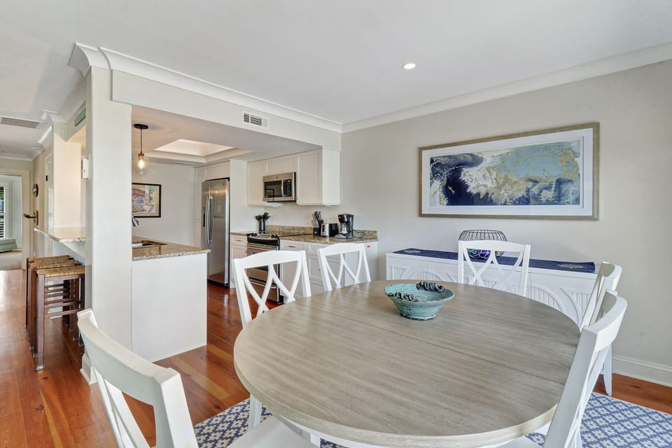 7 Lands End Rd - Dining Area (1st Floor)