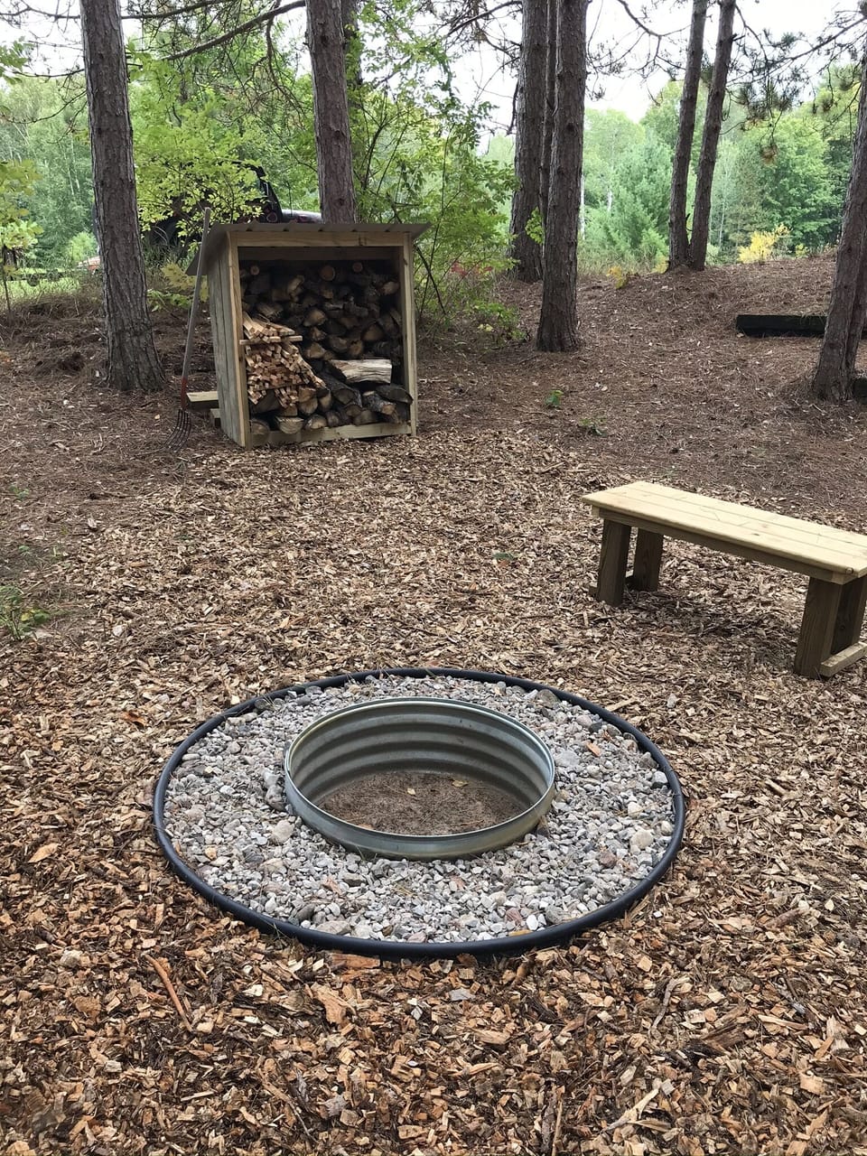 Outdoor fire pit