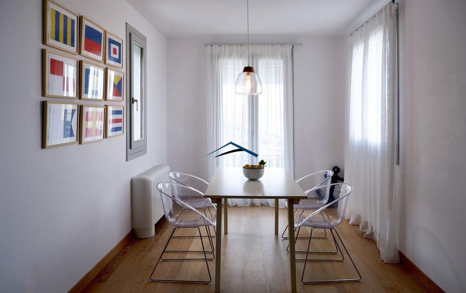 House 3. The dining area