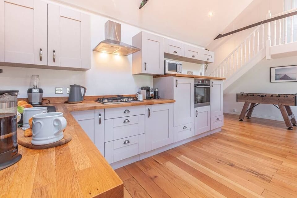 Fully fitted &amp; equipped kitchen for all your needs