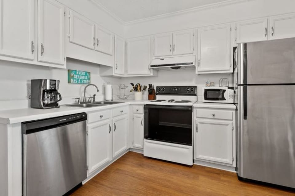 A fully stocked kitchen makes meal preparation a breeze.