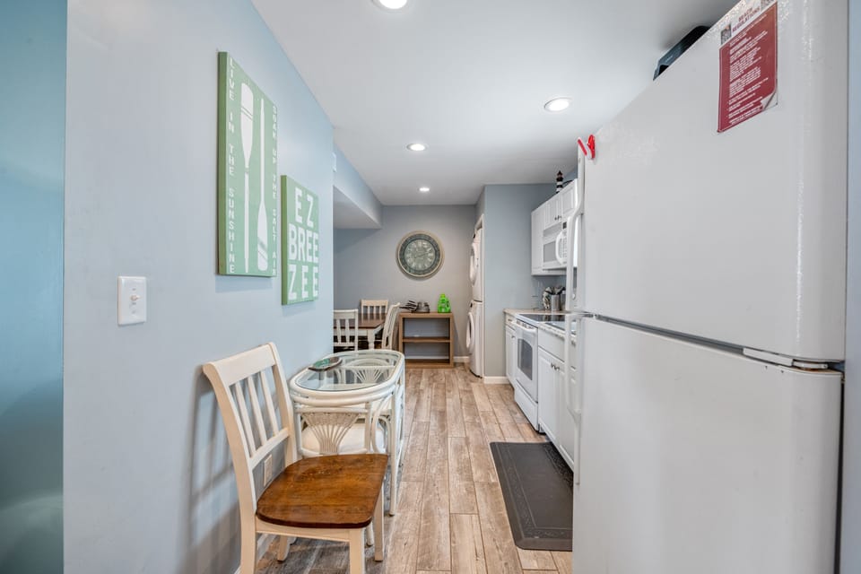 Grab a quick bite to eat before heading back out to the beach.