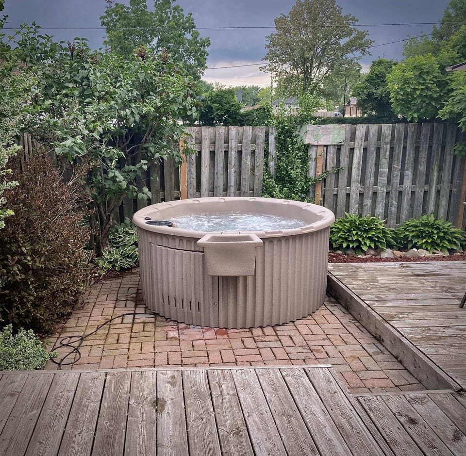 6 Person Hot Tub
