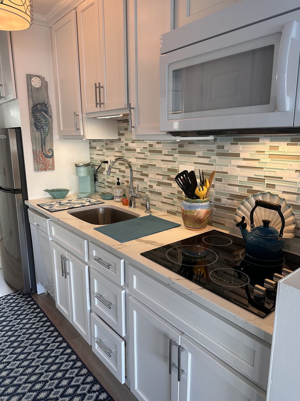New kitchen complete with dishwasher 