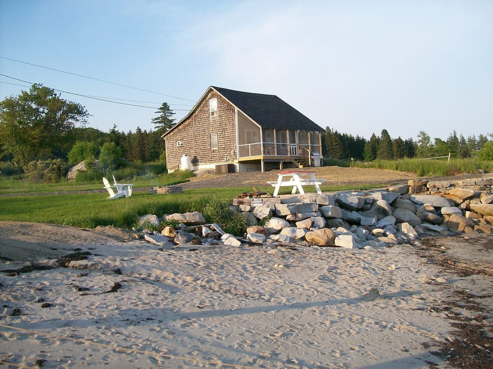 Cottage with new screened in porch