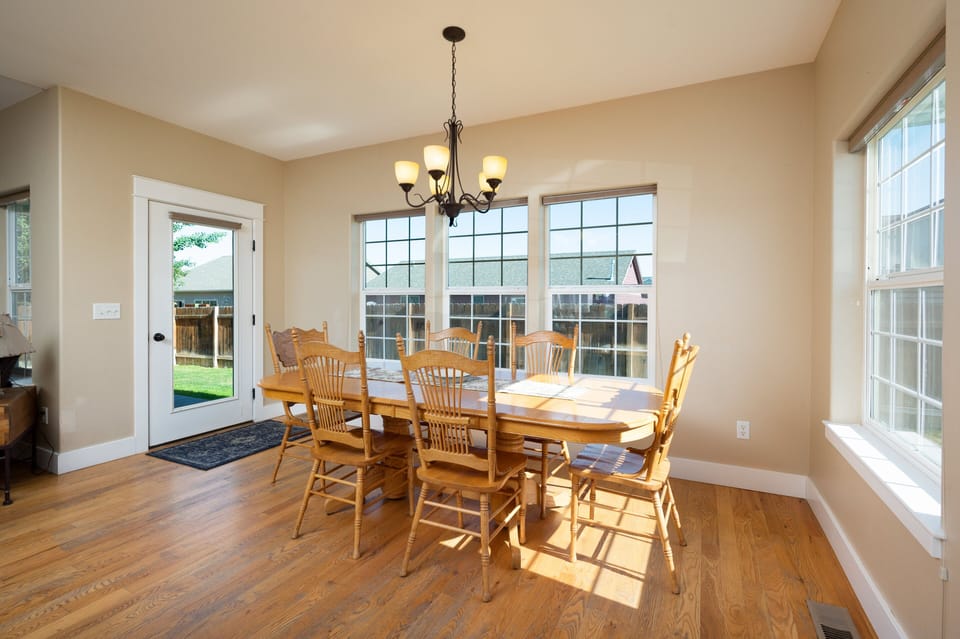Dining room (adjacent to kitchen and living room
