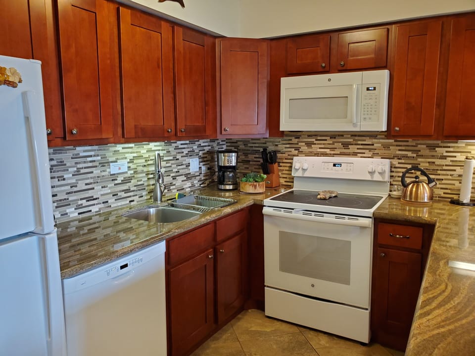 Modern FULLY STOCKED kitchen. We've got everything you'll need!