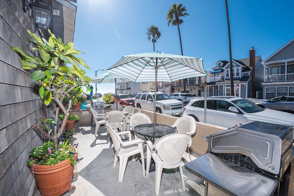 Guests have use of half of the front patio. The sister unit can be booked simultaneously upon availability. Contact our office for more details.
                