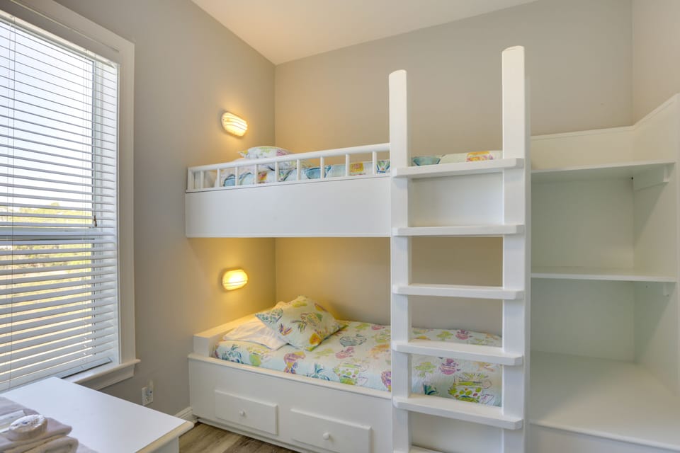 Bedroom 5 | Twin Bunk Bed