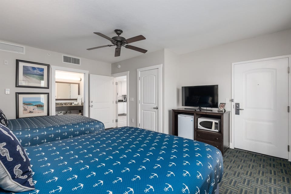 Guest bedroom (2 queen beds) entrance from exterior/interior