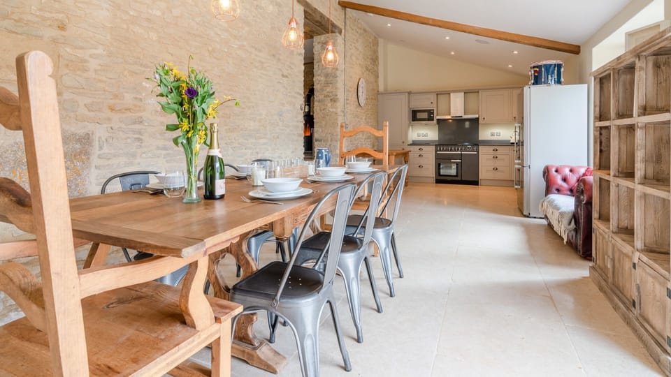 Dining area, Middle Barn, Bolthole Retreats