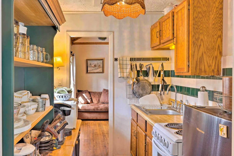 Kitchen | Fully Equipped w/ Cooking Basics