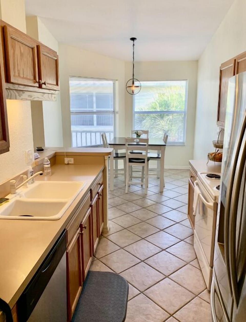 Bright kitchen and sunny eating area for your enjoyment.