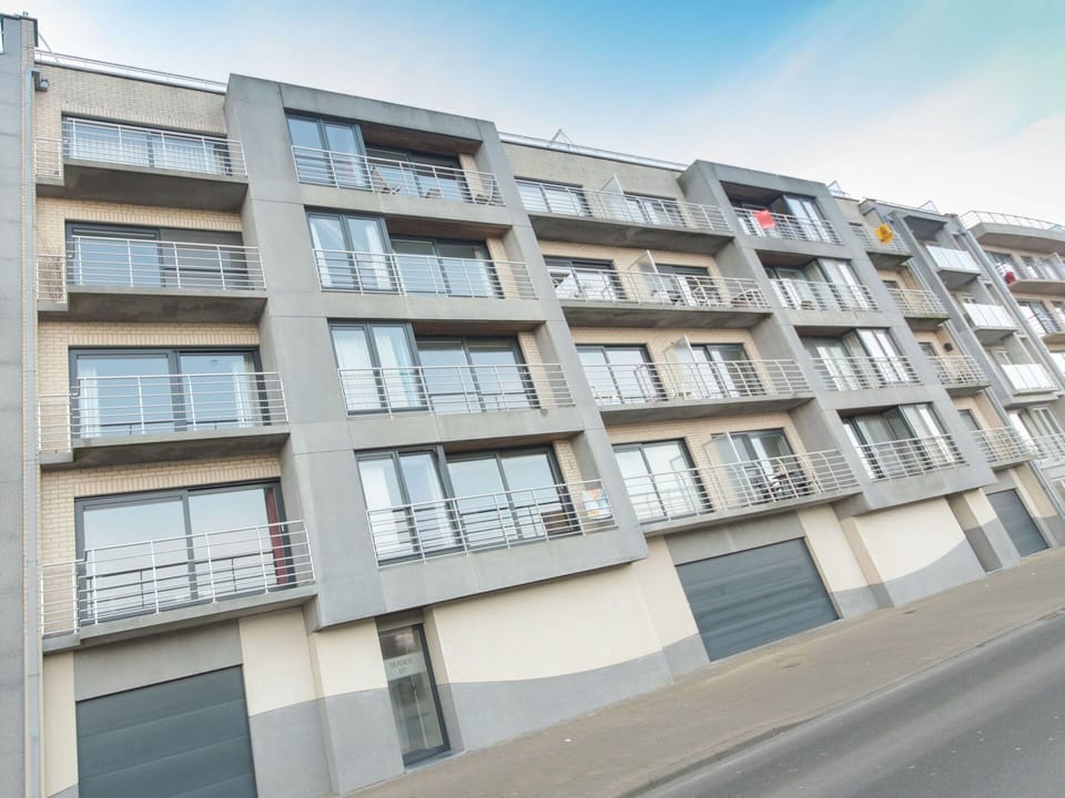Sky, Building, Window, Cloud, Tower Block, Urban Design, Condominium, Roof, City, Facade