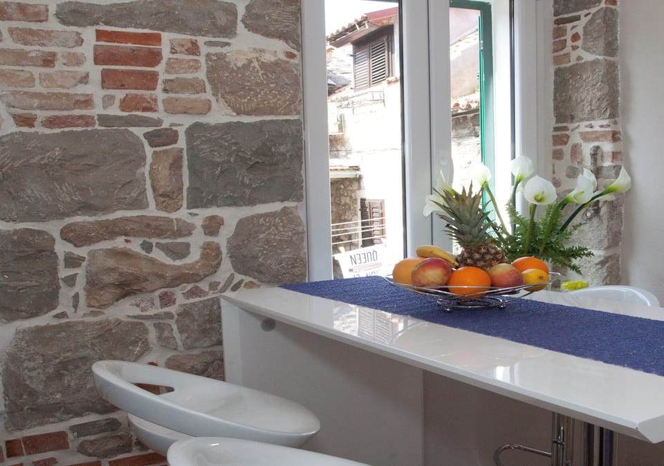 Dining area. 