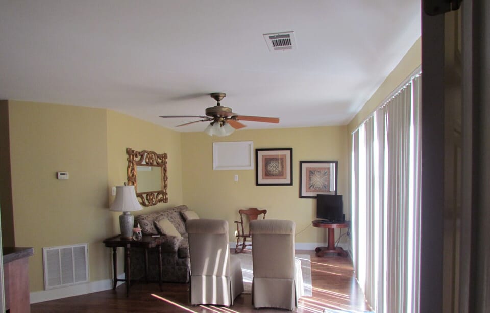 Living Room / Lounge