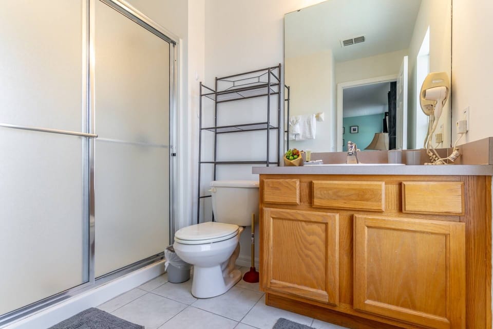 Upstairs Master Bathroom w/ Walk-In Shower