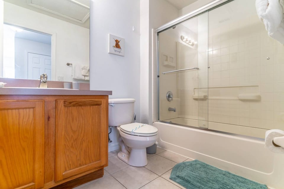 Shared Upstairs Full Bath with Shower/Tub Combo