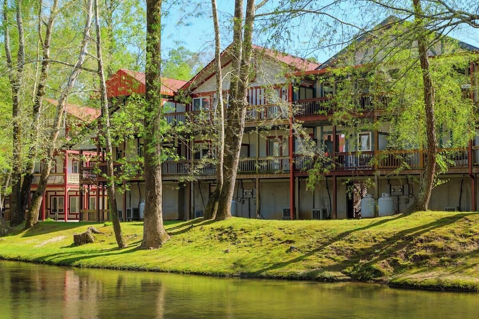 Idyllic setting on the Chattahoochee River