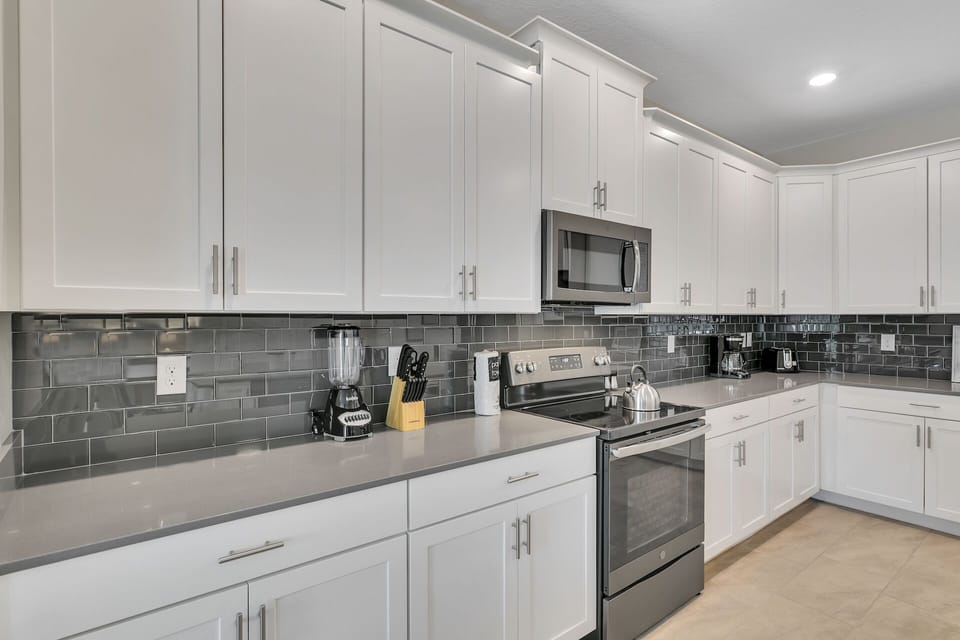 Full kitchen