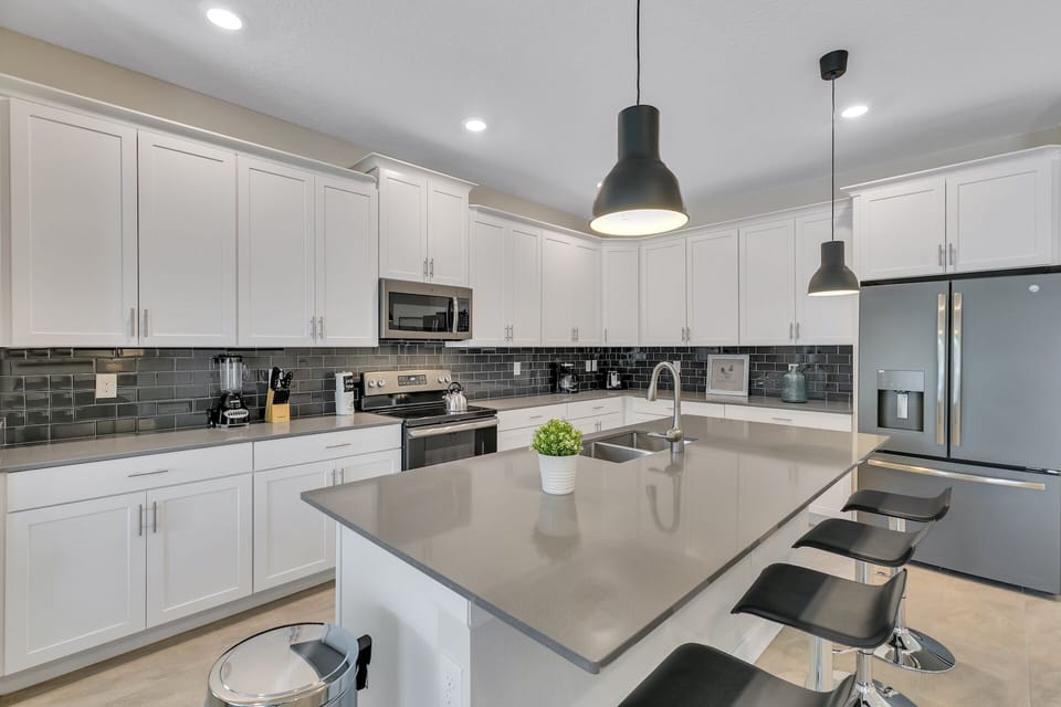 Full kitchen