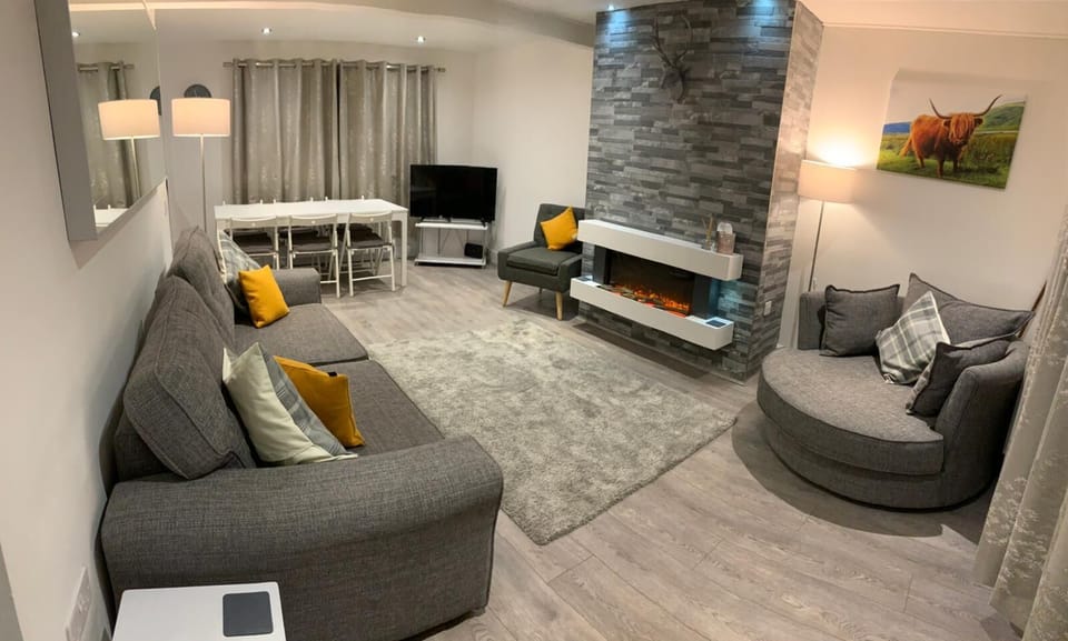 Spacious lounge diner which opens into the kitchen. 