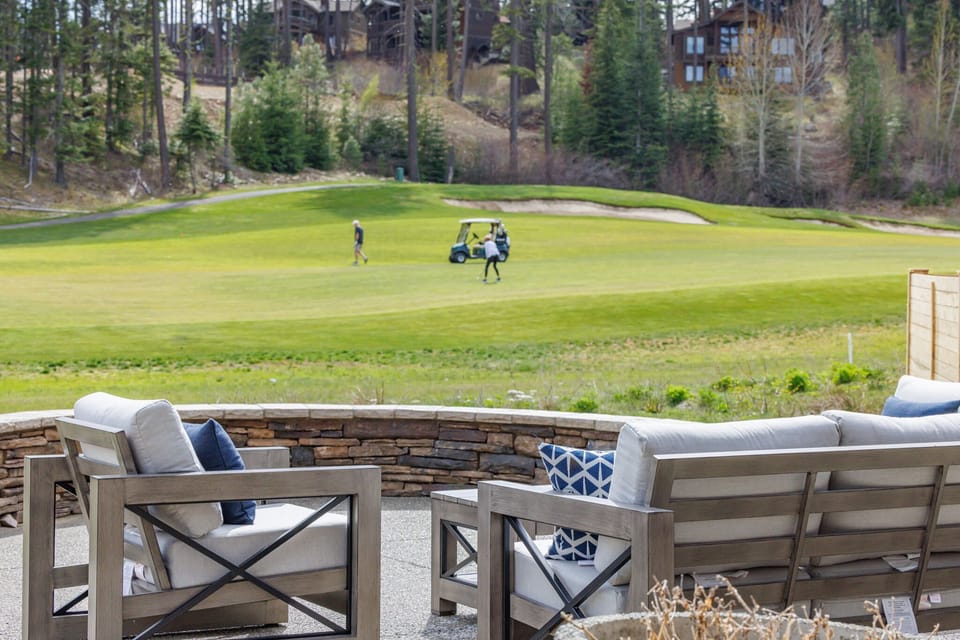 Outdoor Patio with an awesome view of the Suncadia's top Golf Course