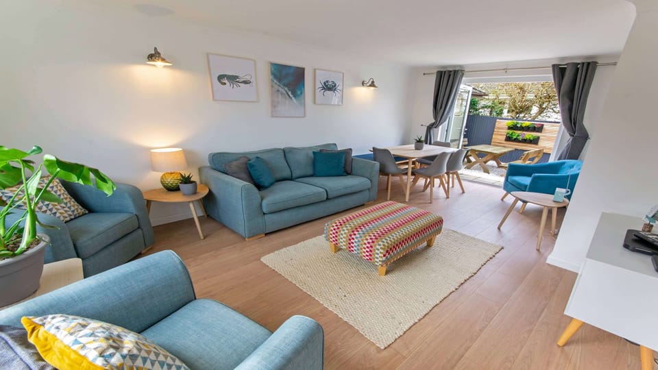Beautiful Skandi inspired lounge with French doors to the rear garden