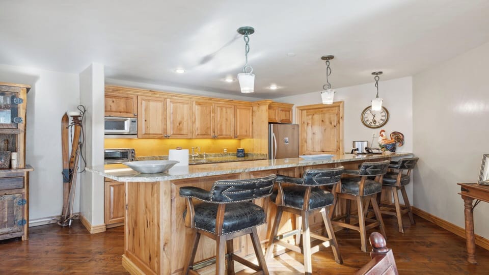 Gather around your spacious kitchen island with bar seating for memorable meals together. Warm wood cabinetry, granite counters, and stainless appliances make cooking a pleasure in this mountain-inspired space.