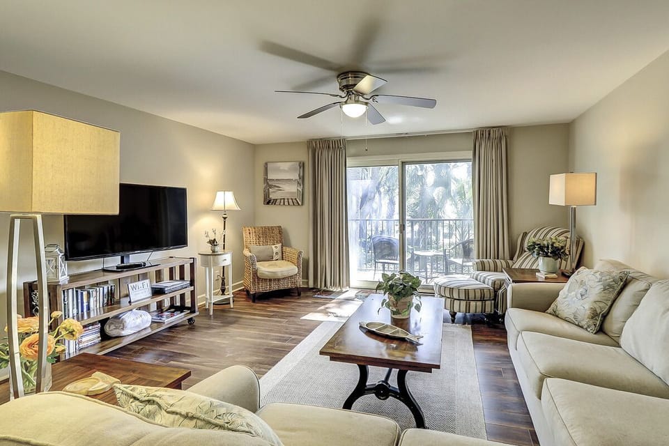 Ocean Club 18 Living Area