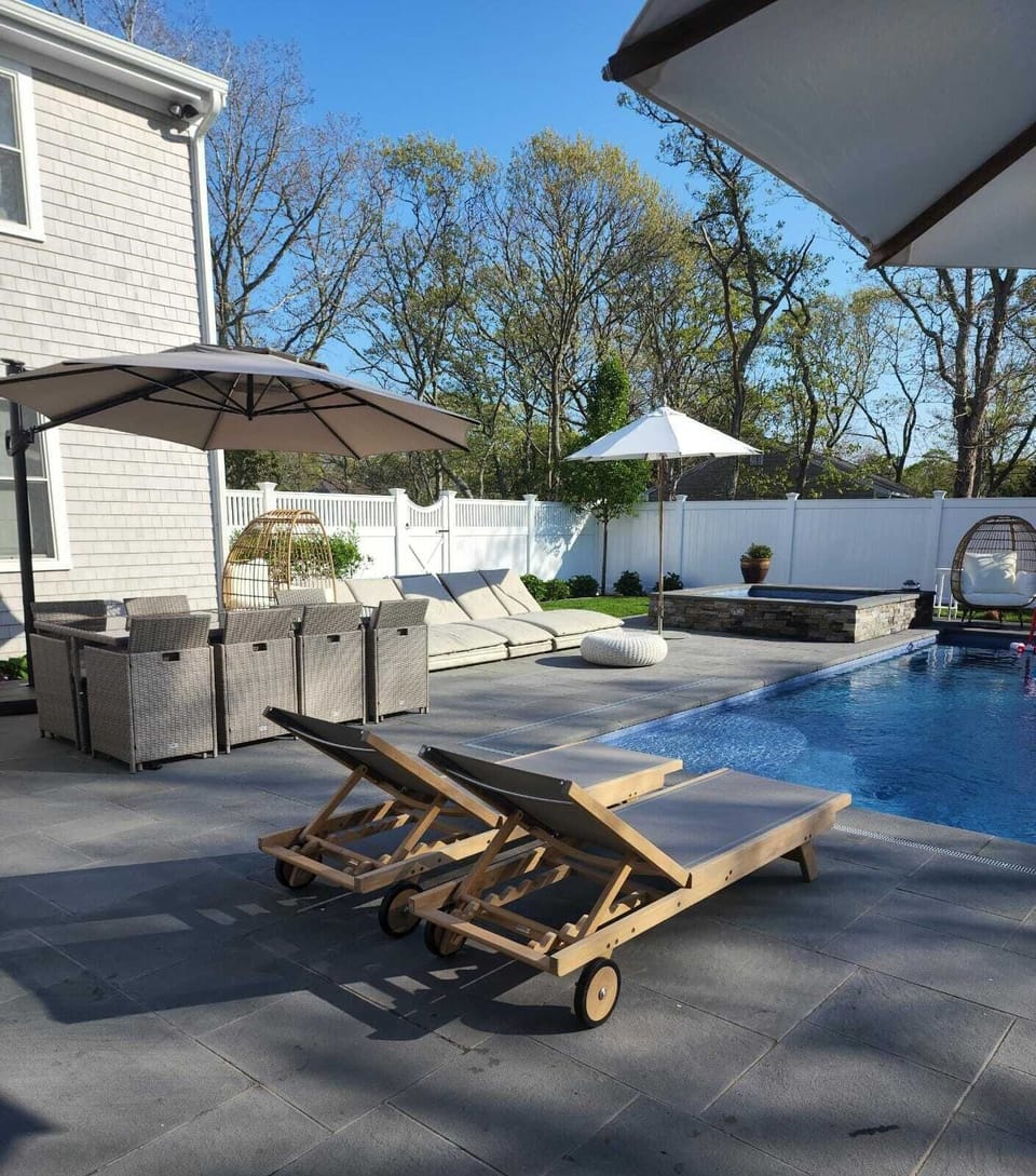 Pool
Spa
Patio