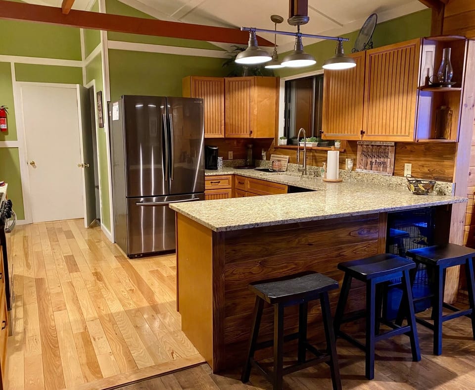 New Fully Stocked Kitchen