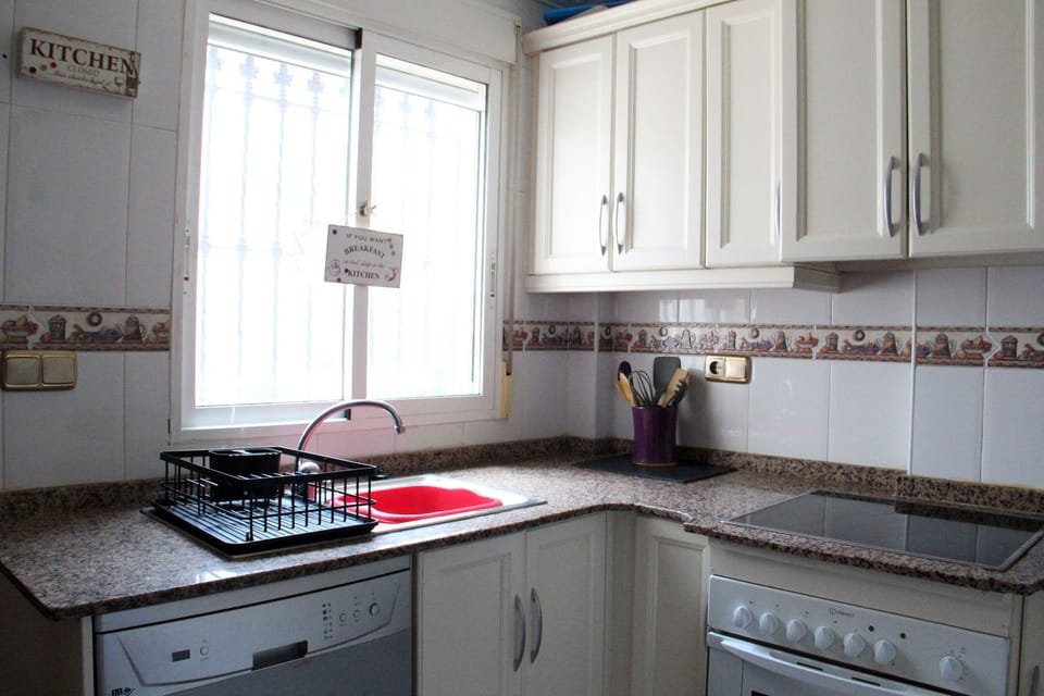 Fully fitted kitchen